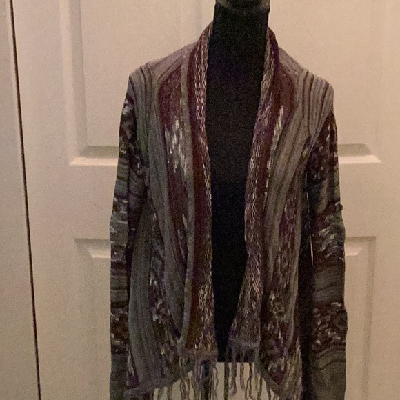 🖤NWOT Fun Open Fringe Cardigan Closet Must Have 🖤 - Picture 3 of 8